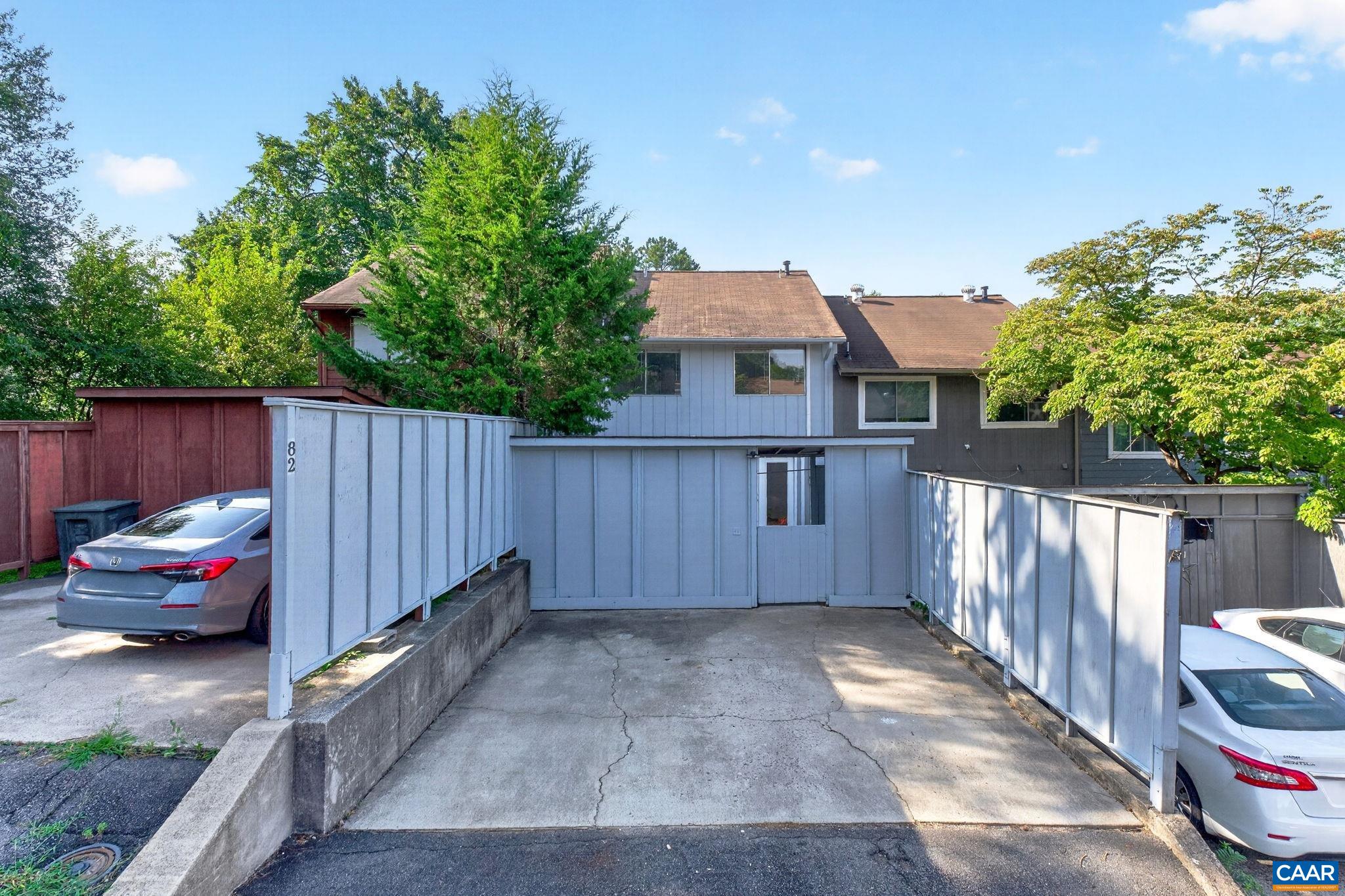 82 WOODLAKE DR