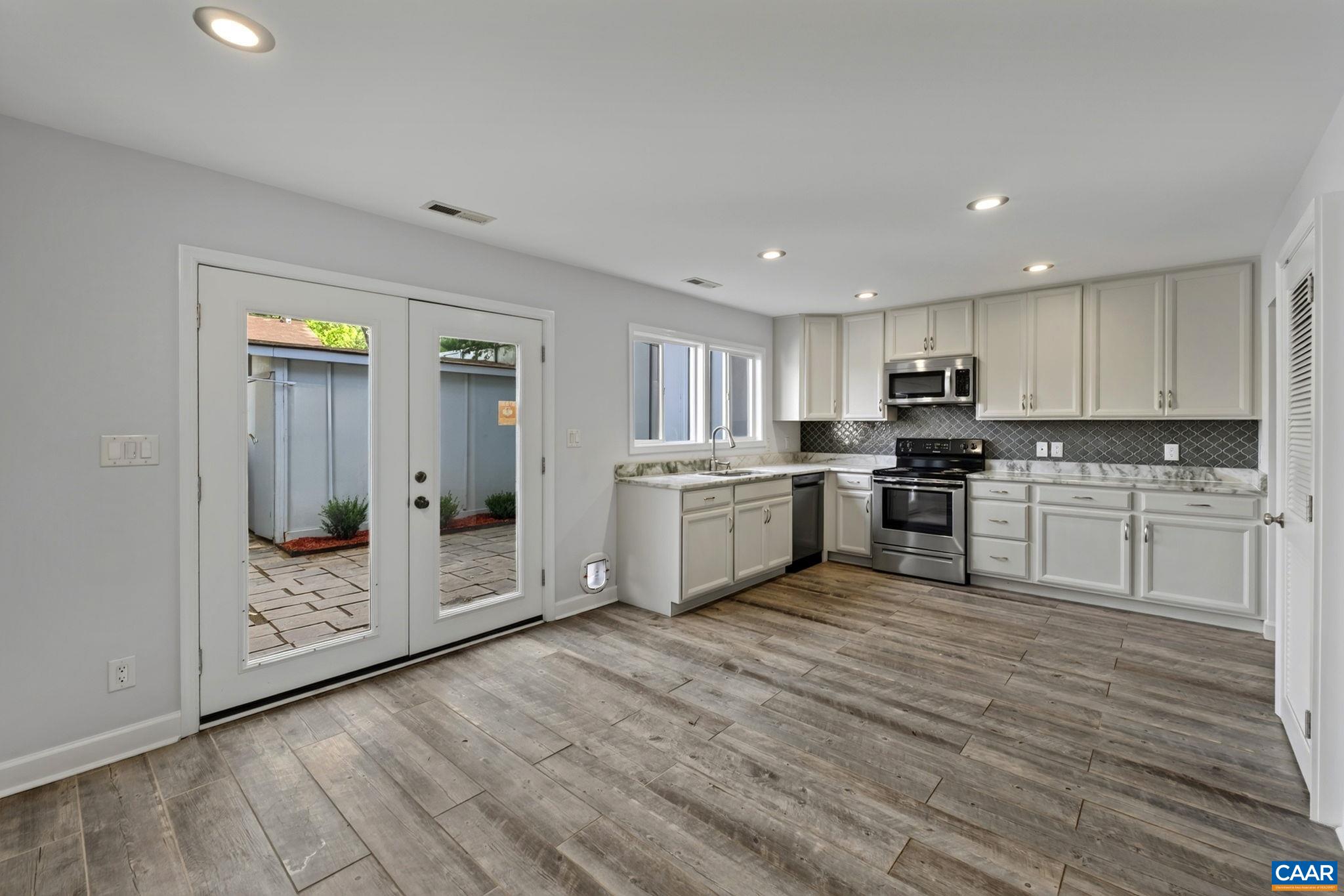 82 WOODLAKE DR