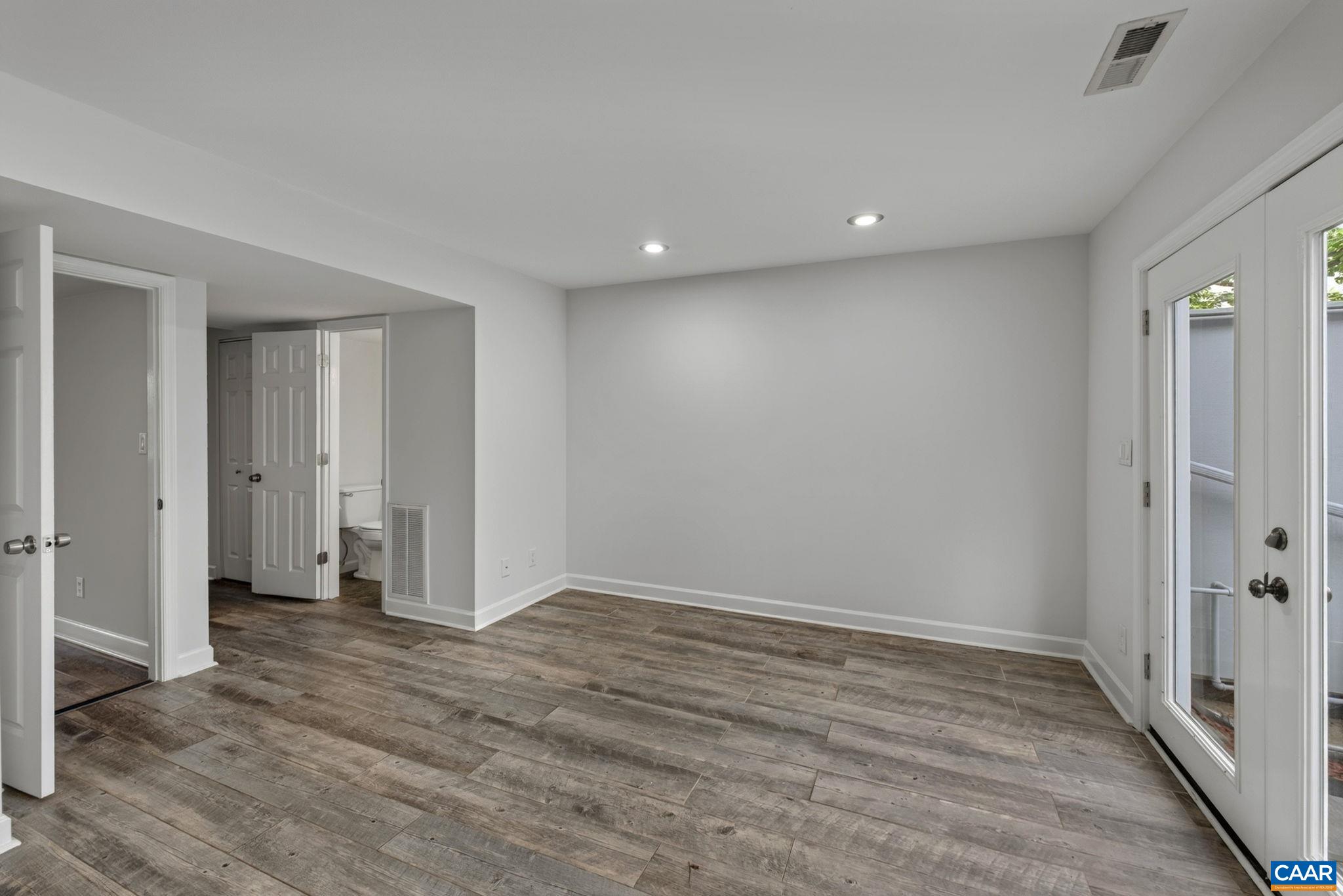82 WOODLAKE DR
