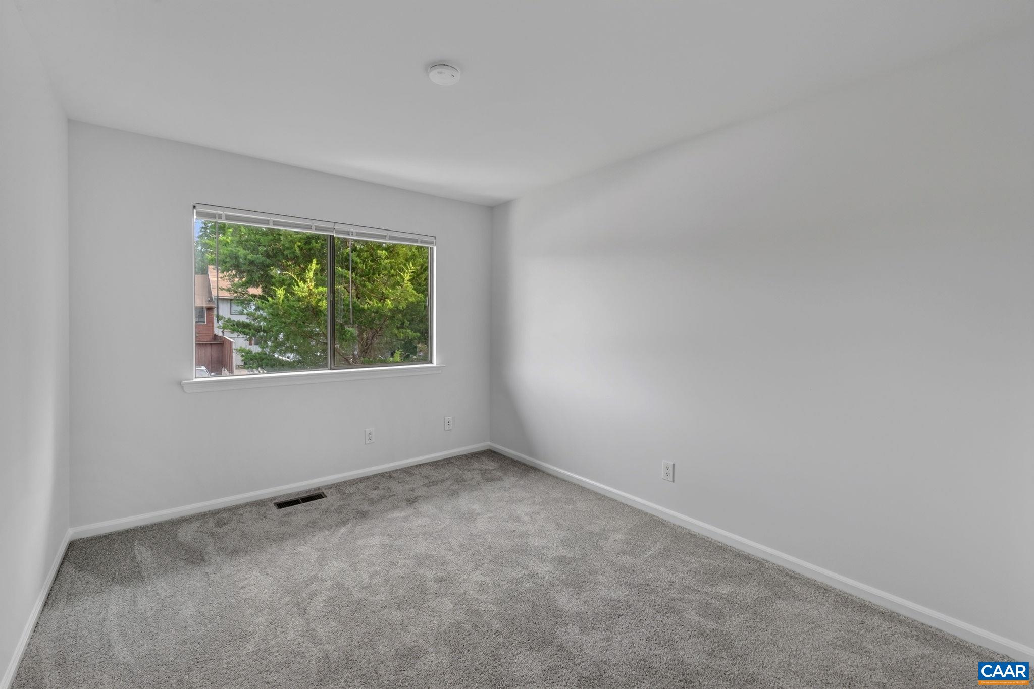 82 WOODLAKE DR