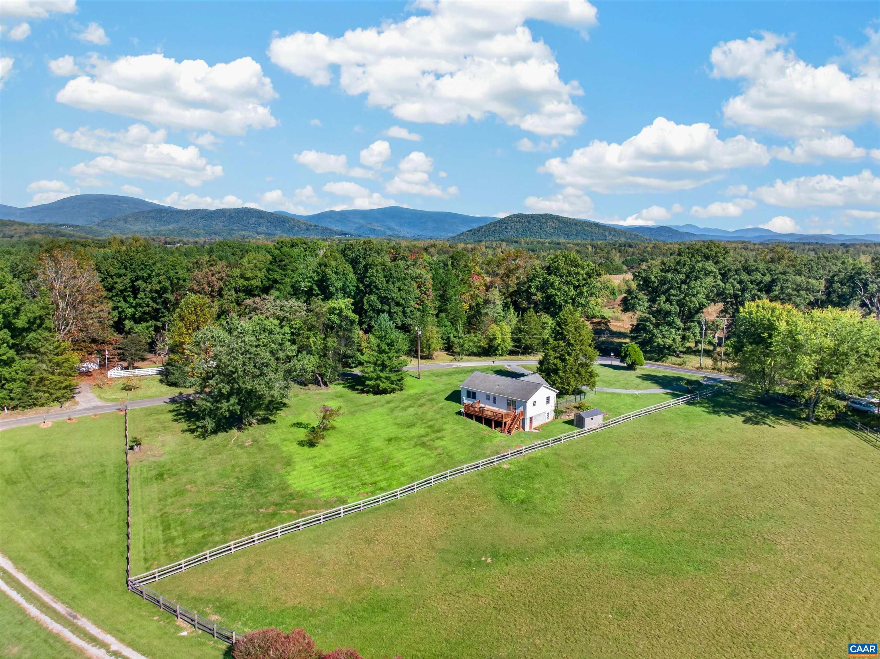 989 Buck Mountain Ford Ln Earlysville VA