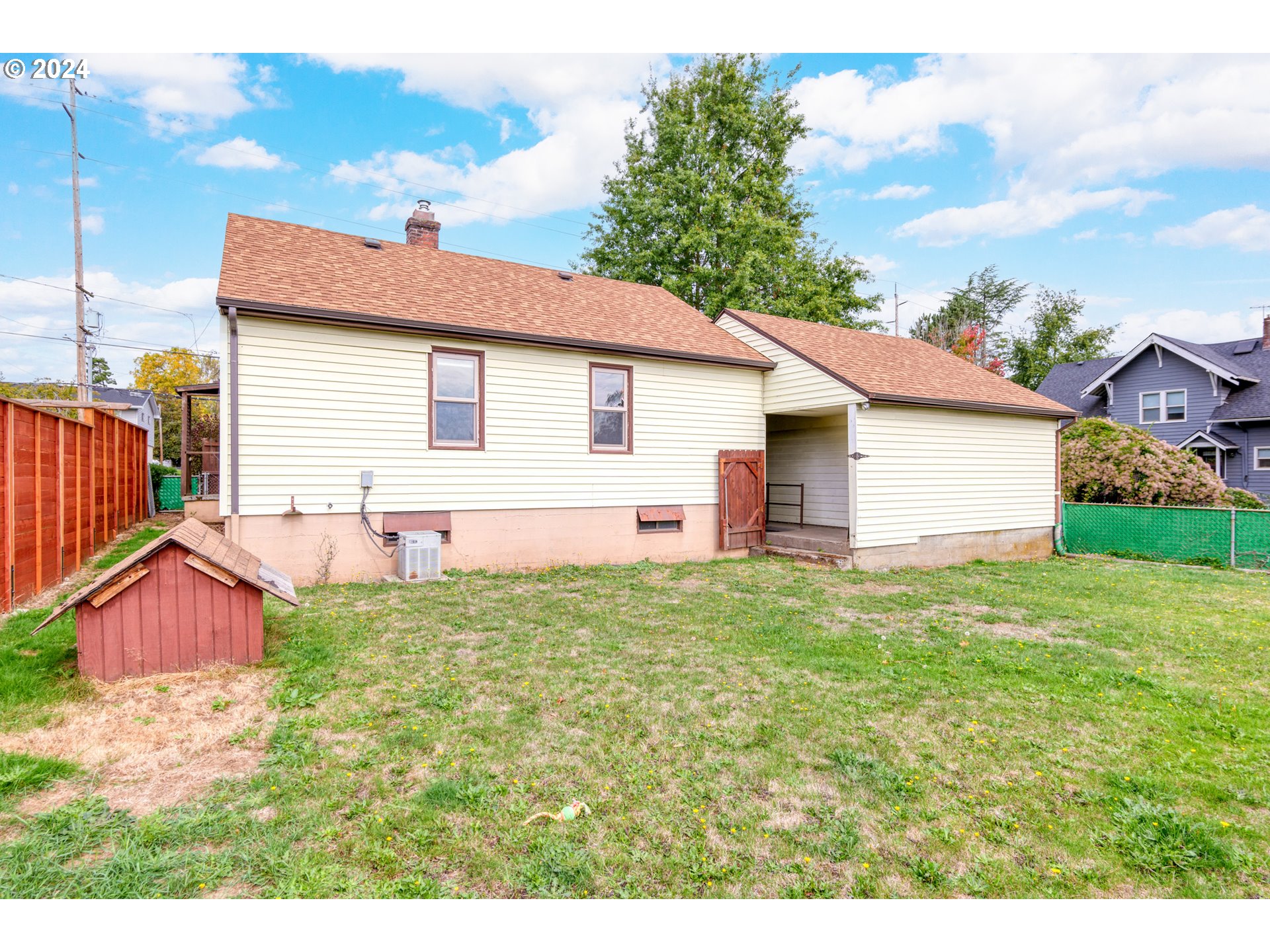 3592 SE GLADSTONE ST