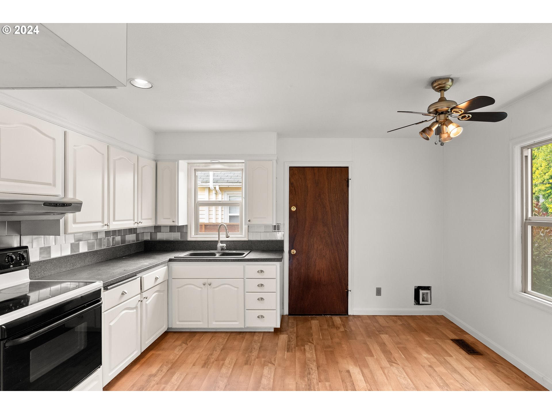 3592 SE GLADSTONE ST