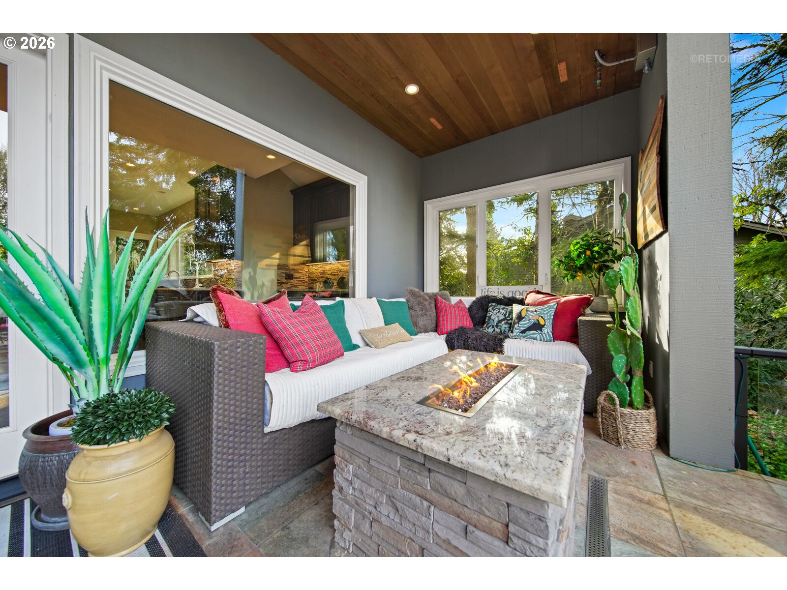 2543 PALISADES CREST DR