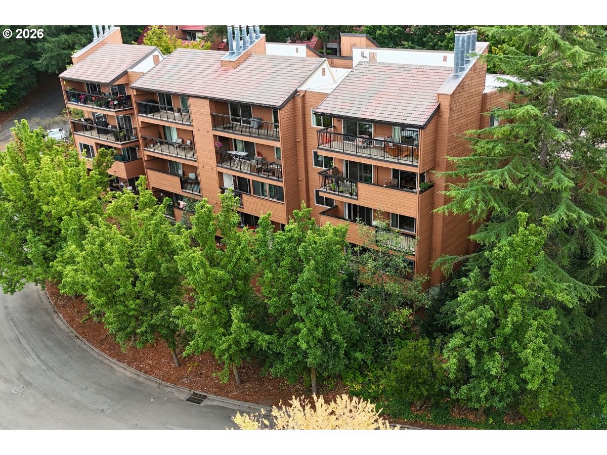 200 OSWEGO SUMMIT