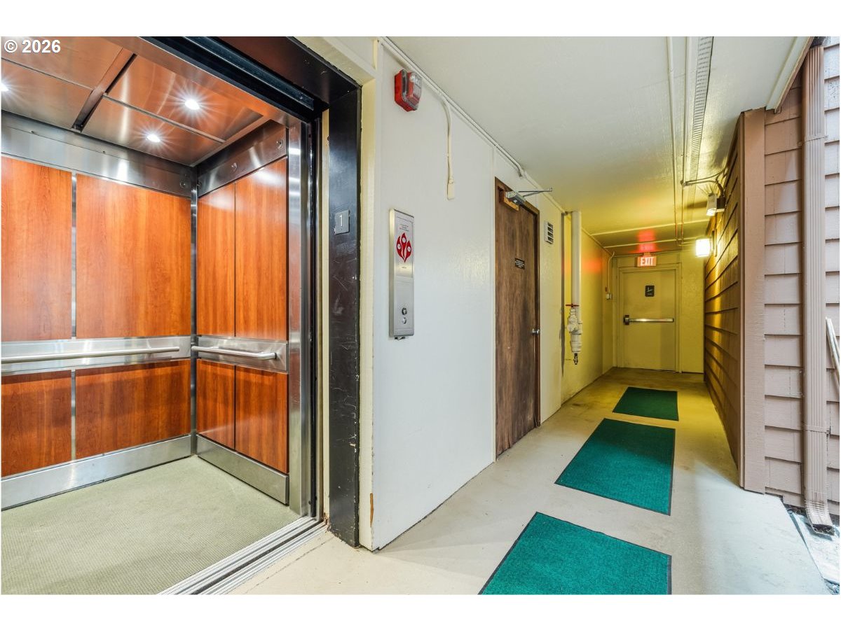 200 OSWEGO SUMMIT