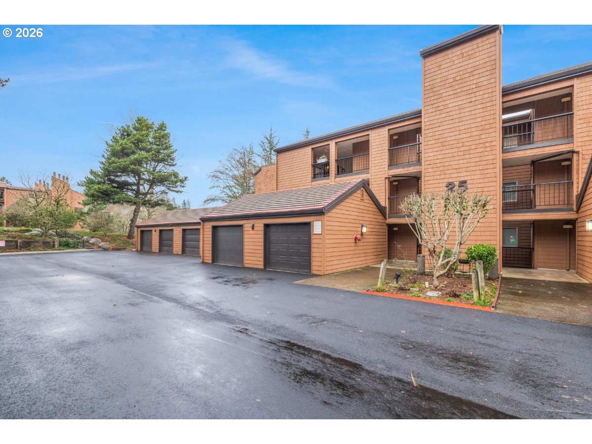200 OSWEGO SUMMIT