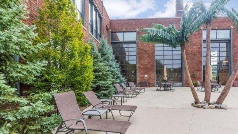 460 Broadway Street, 208