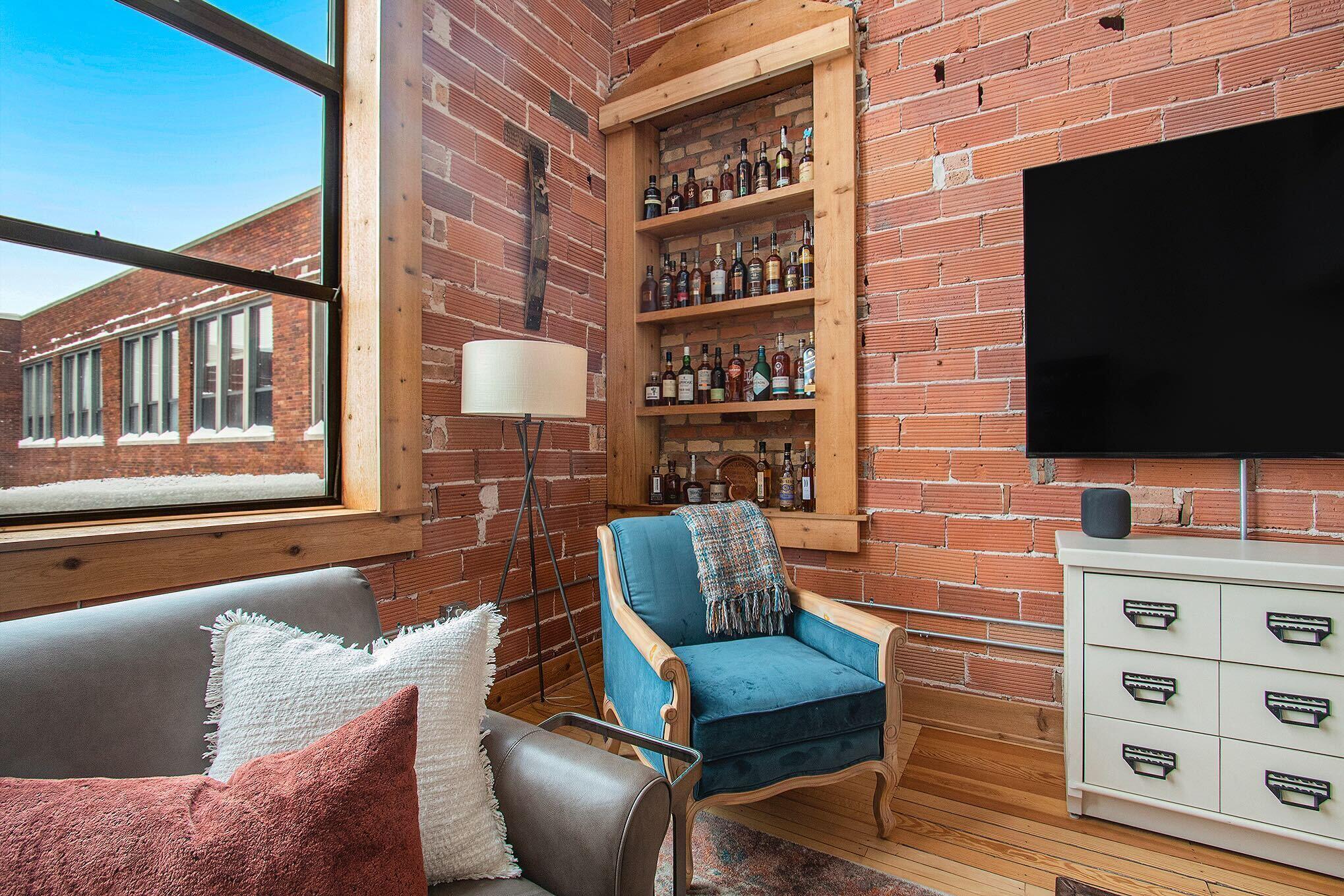 460 Broadway Street, 203