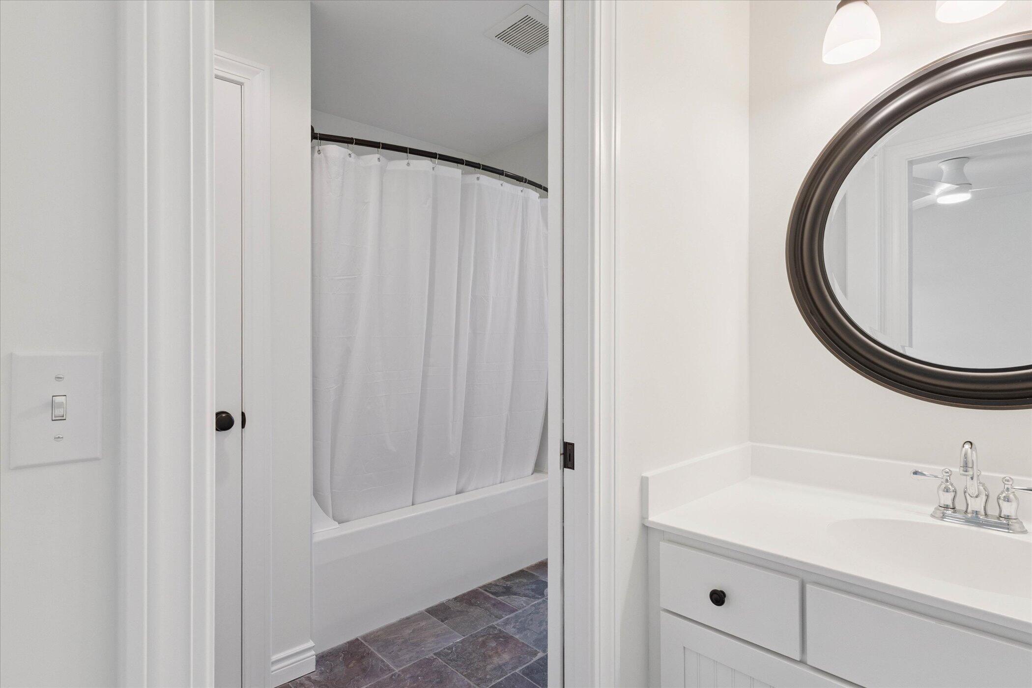 5189 Queen Victoria Lane