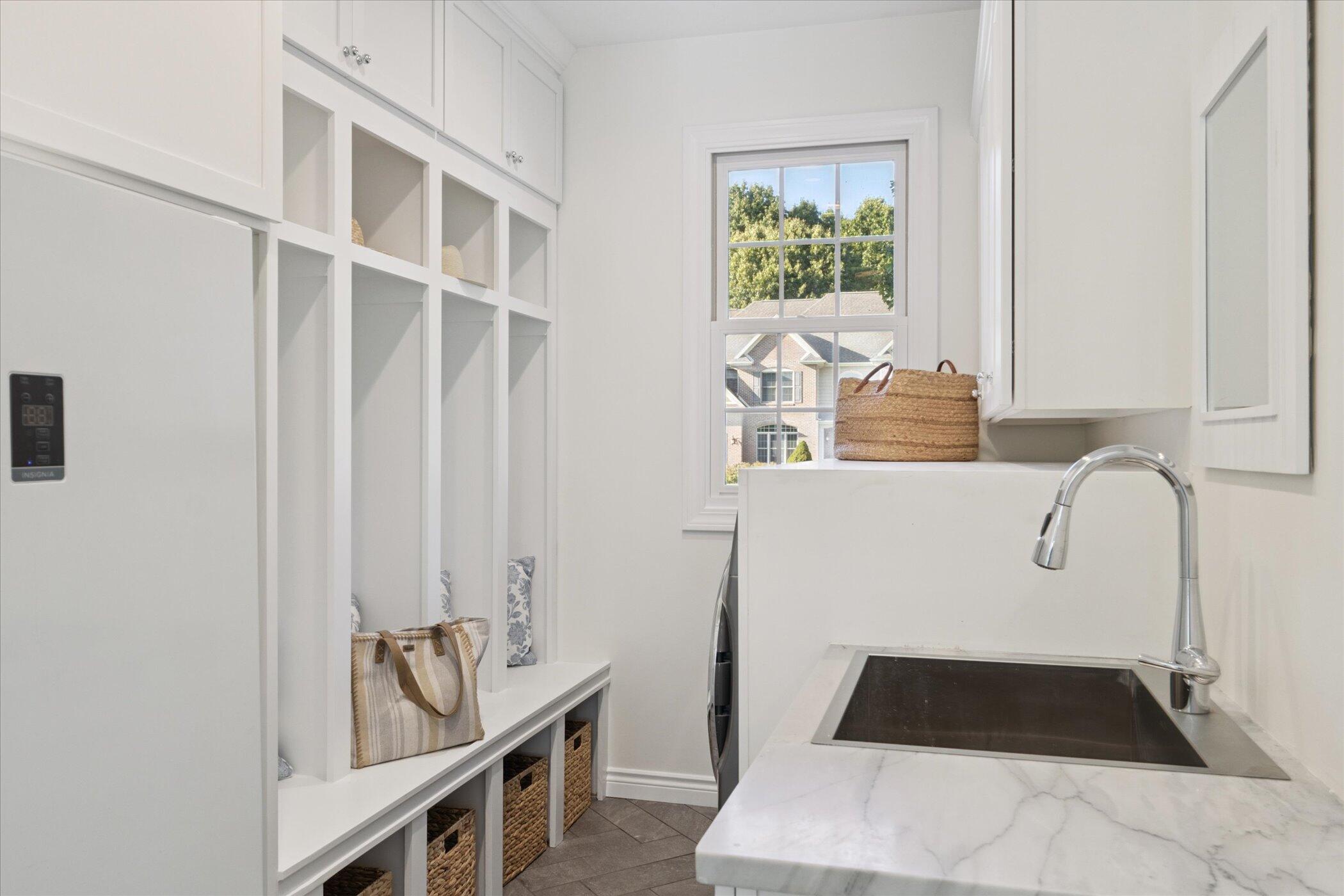 5189 Queen Victoria Lane