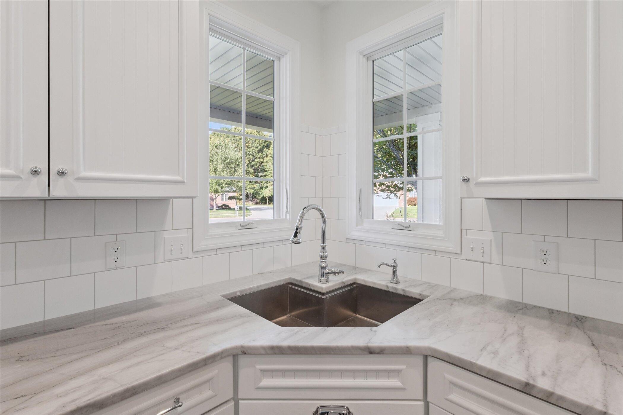 5189 Queen Victoria Lane