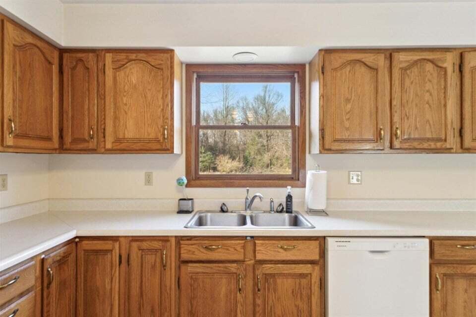 10575 W Main Street 10577