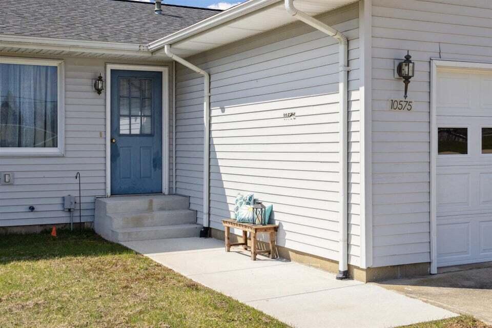 10575 W Main Street 10577