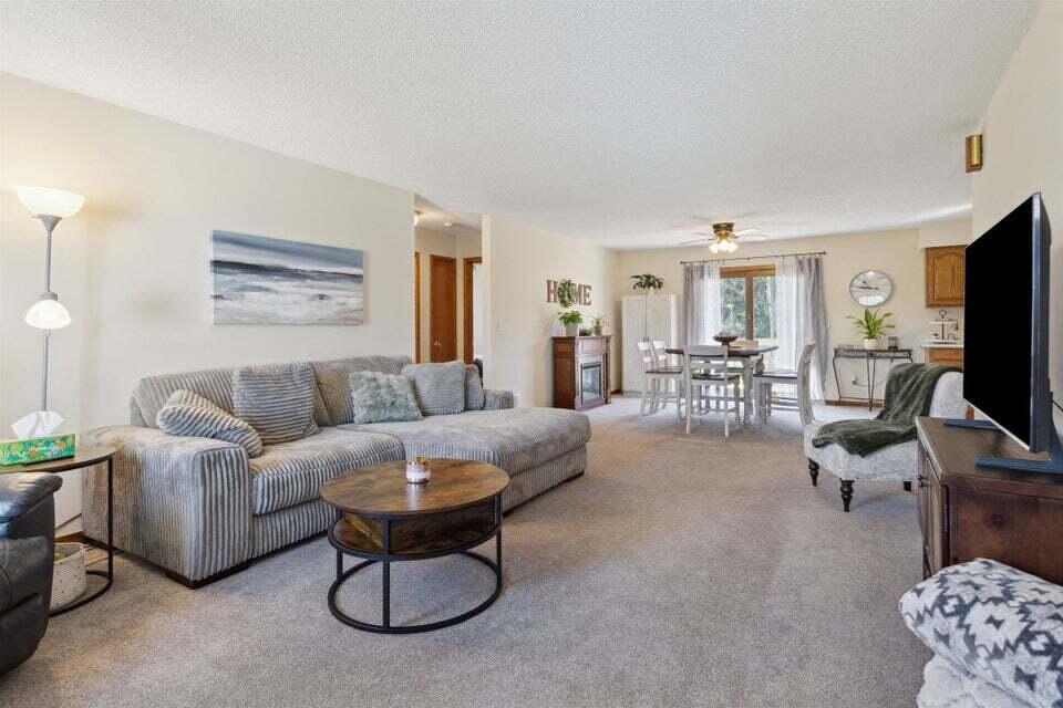 10575 W Main Street 10577