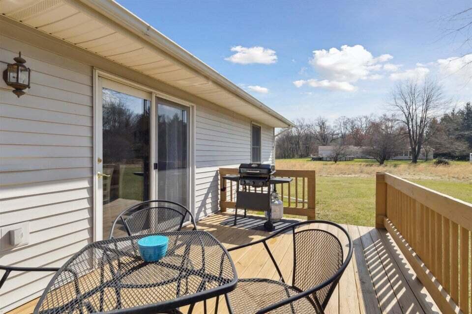 10575 W Main Street 10577