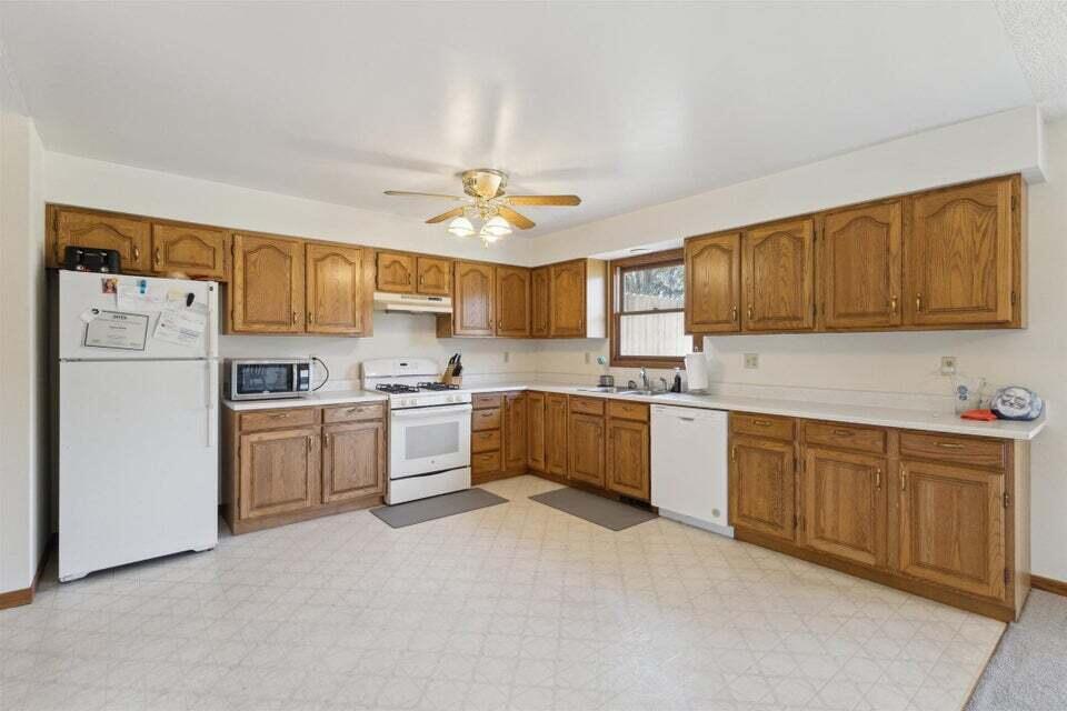 10575 W Main Street 10577