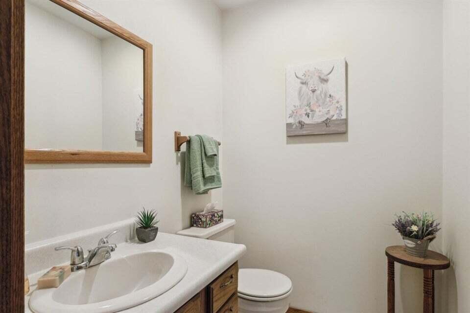 10575 W Main Street 10577