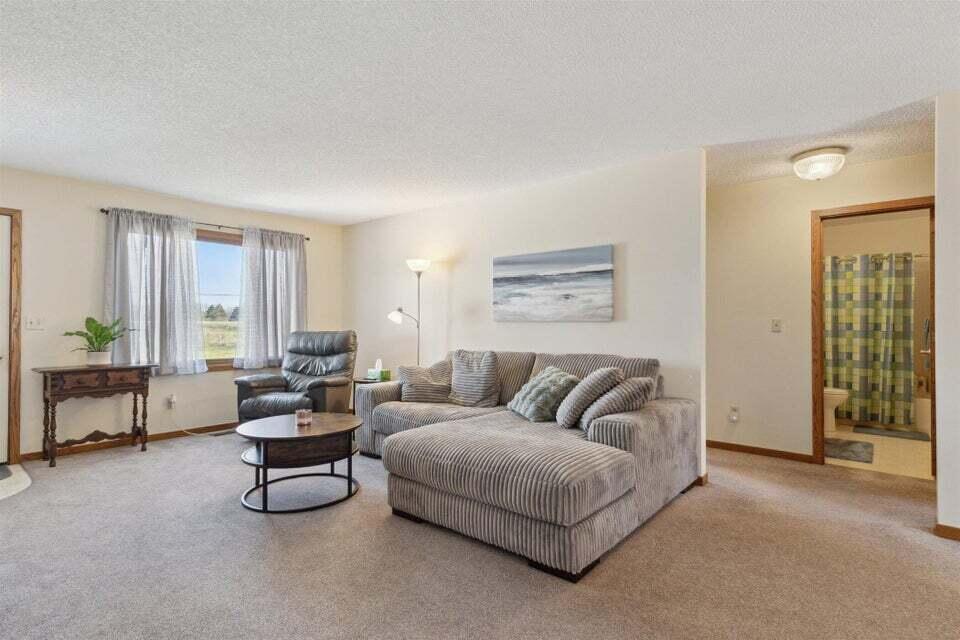 10575 W Main Street 10577