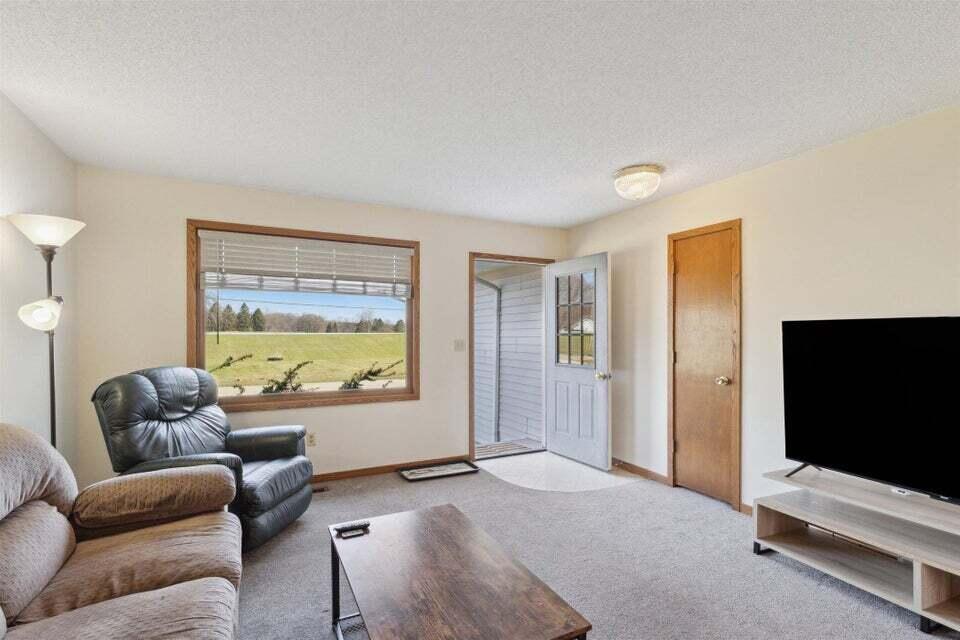 10575 W Main Street 10577
