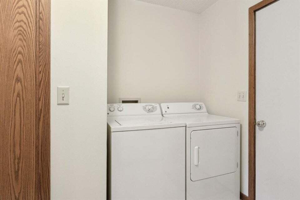 10575 W Main Street 10577