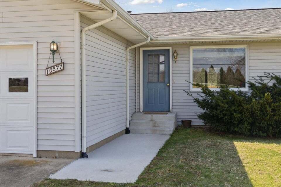 10575 W Main Street 10577
