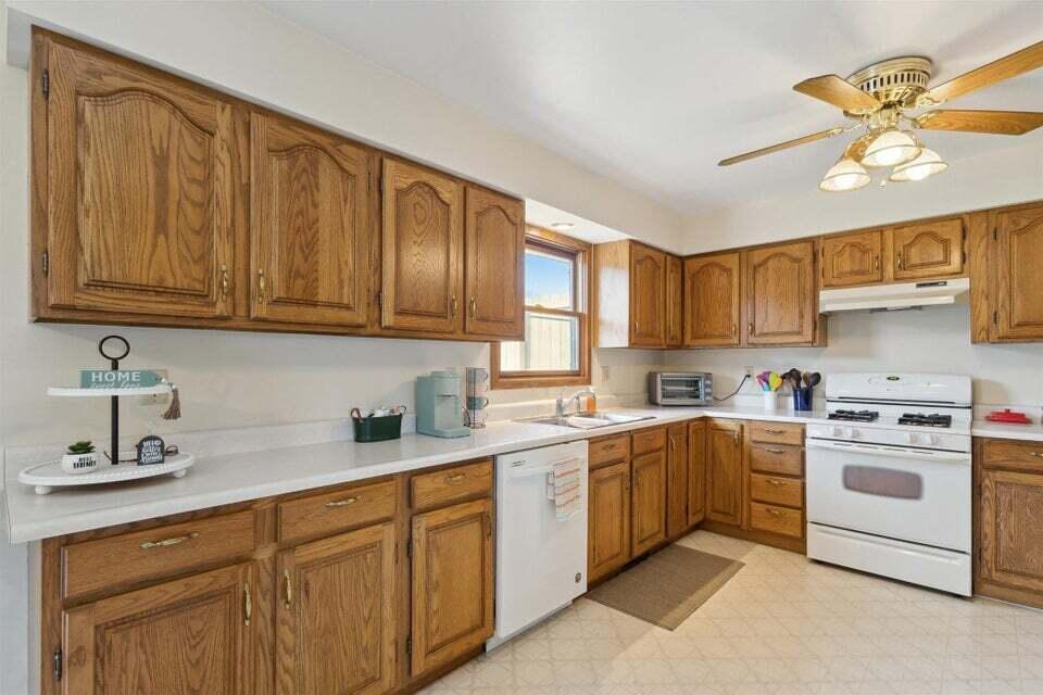 10575 W Main Street 10577