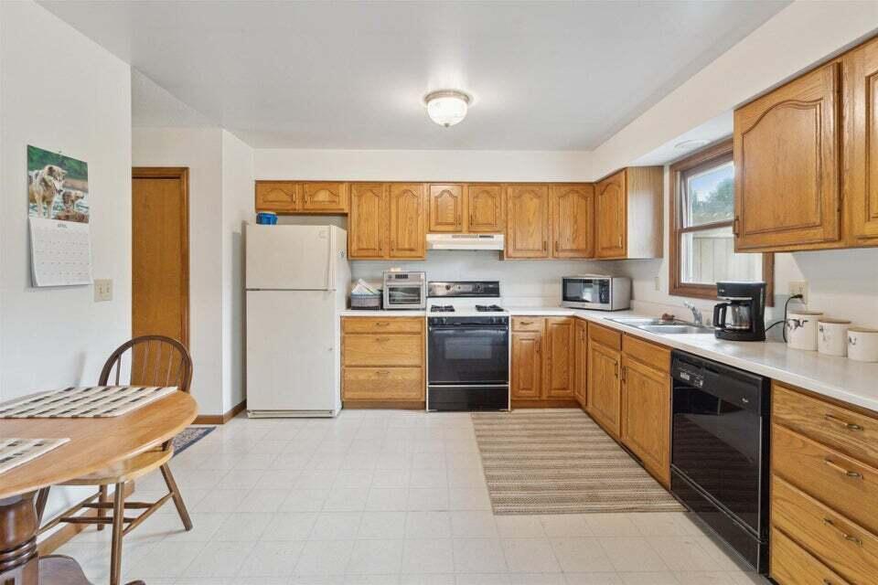 10611 W Main Street 10613