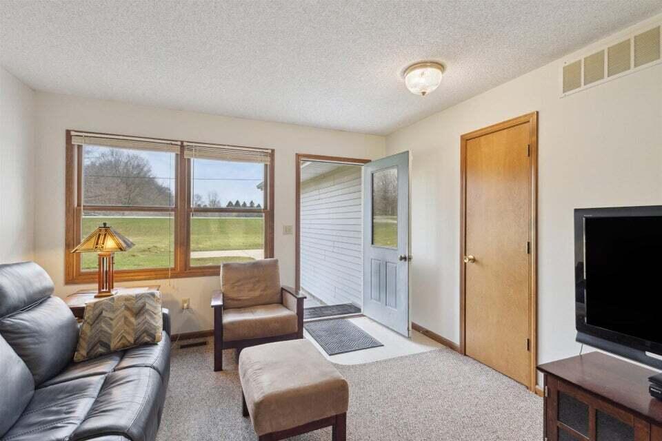 10611 W Main Street 10613