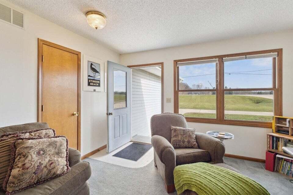 10611 W Main Street 10613