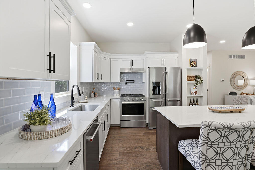453 Sunset Parkway