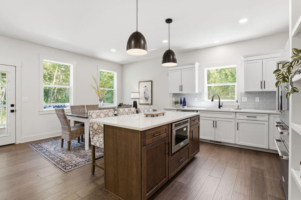 453 Sunset Parkway