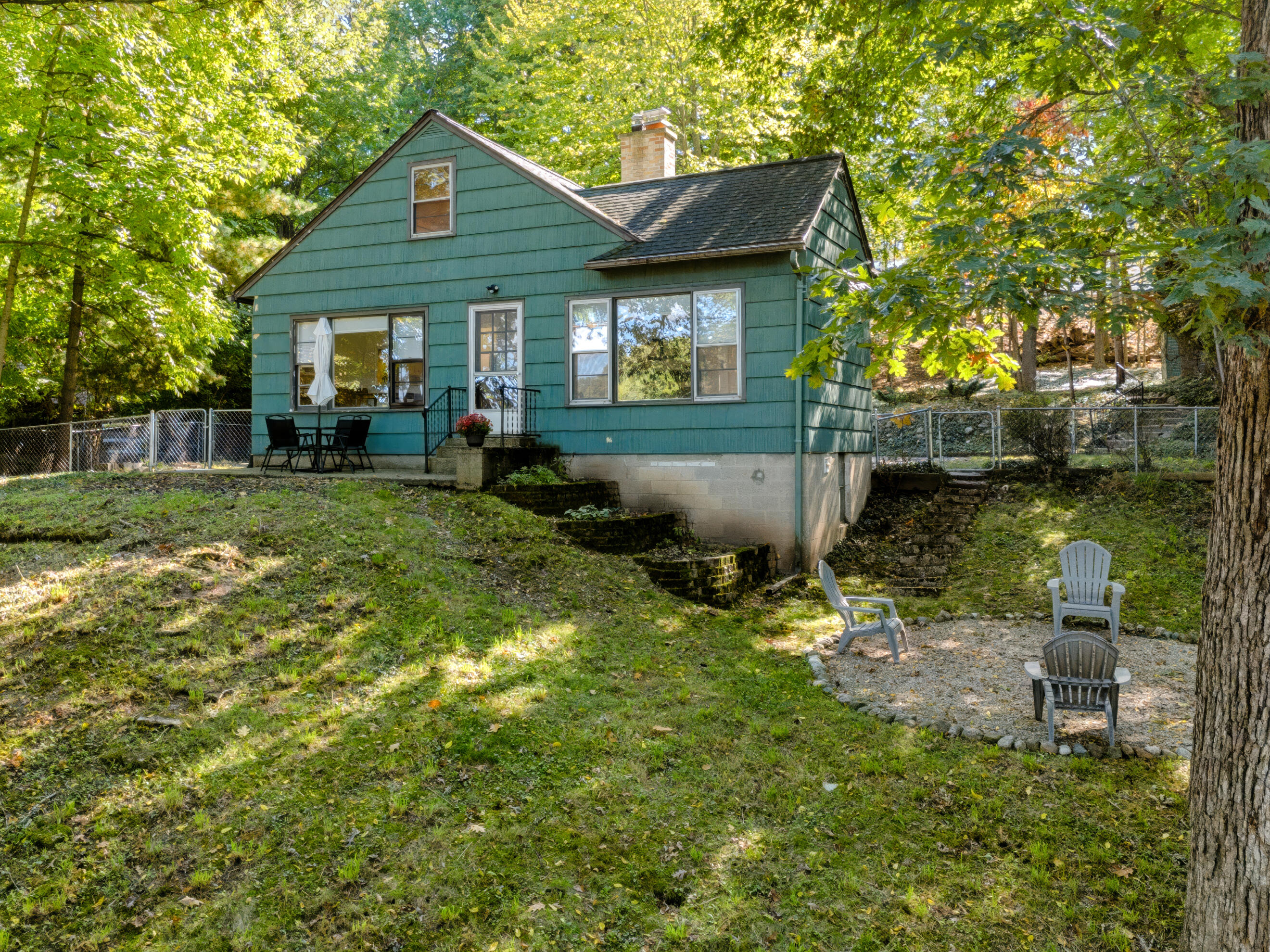 2400 Crest Drive