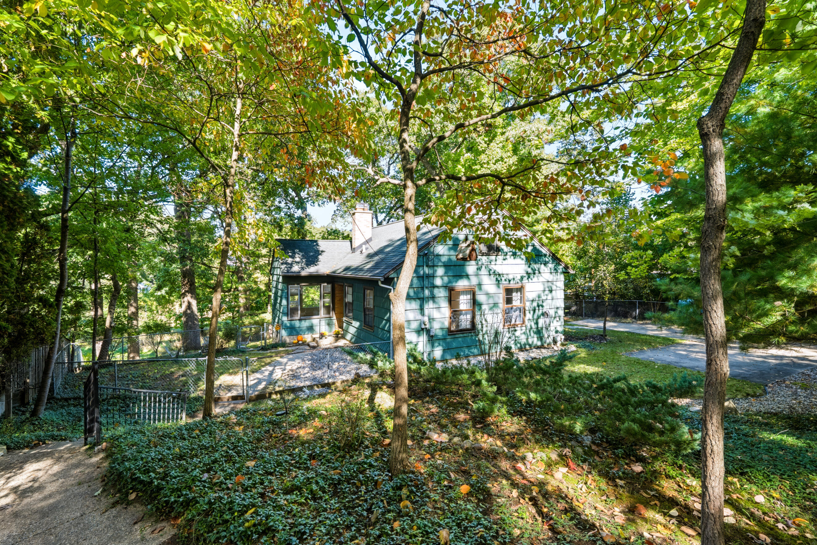 2400 Crest Drive