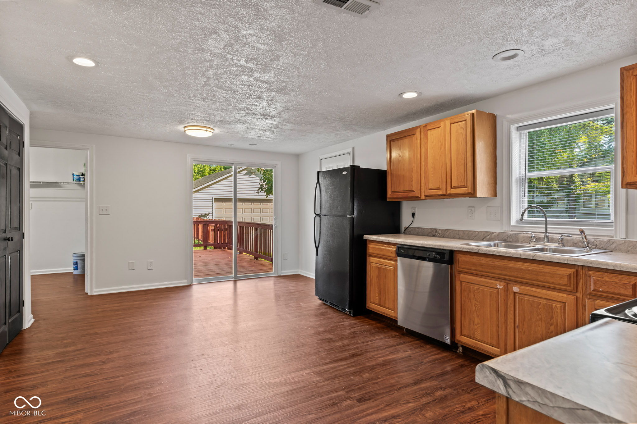 240 W Edgewood Avenue