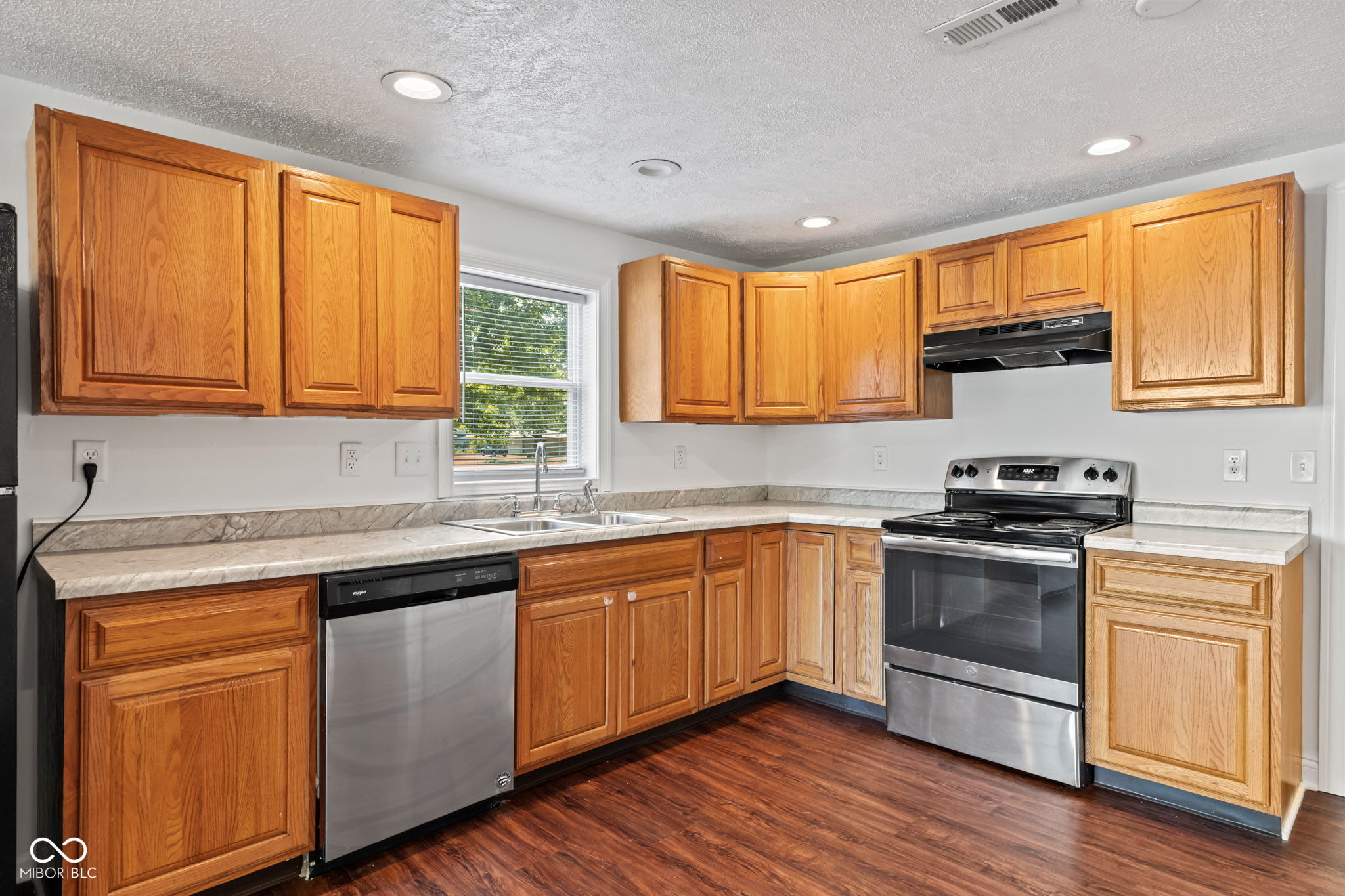 240 W Edgewood Avenue