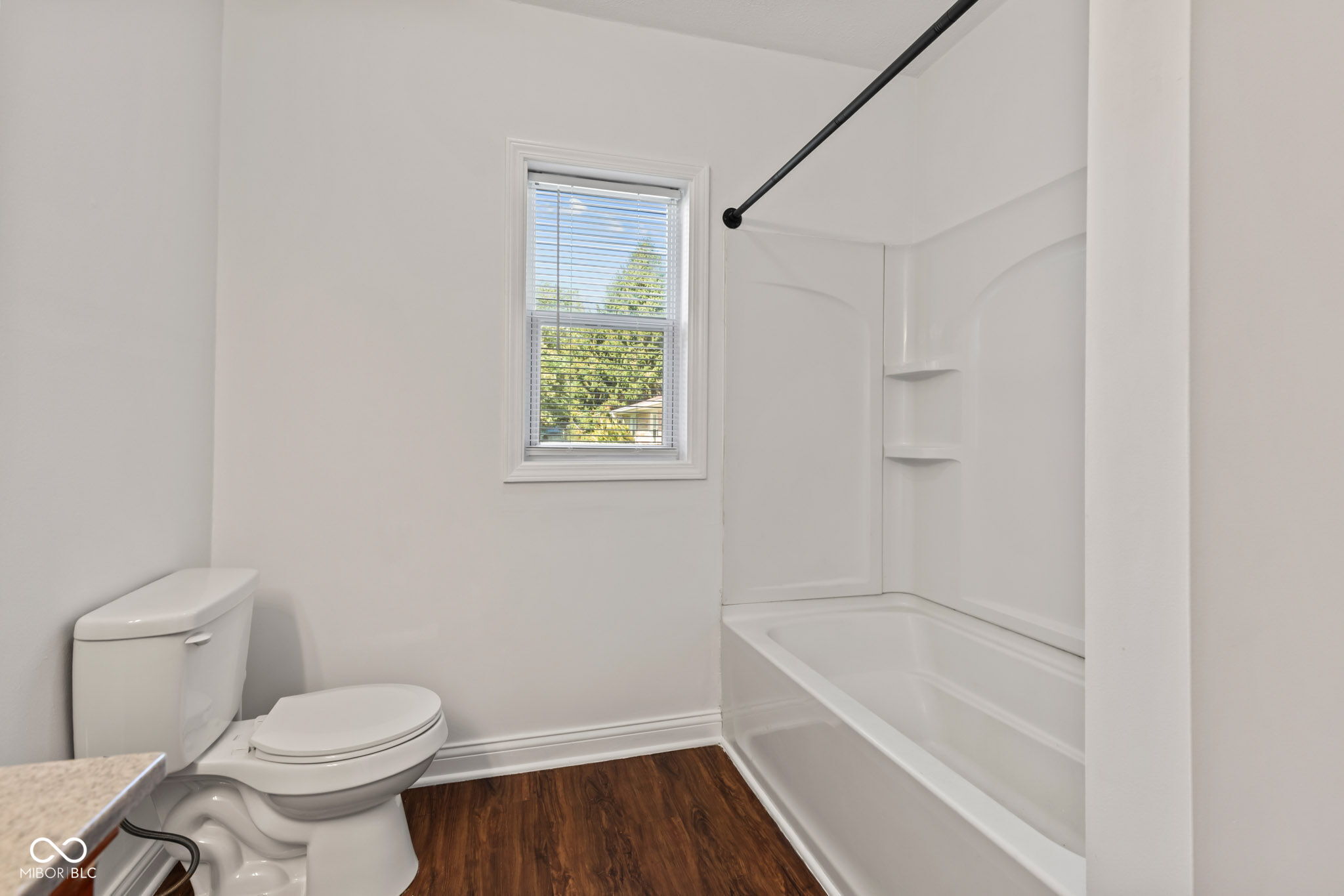 240 W Edgewood Avenue