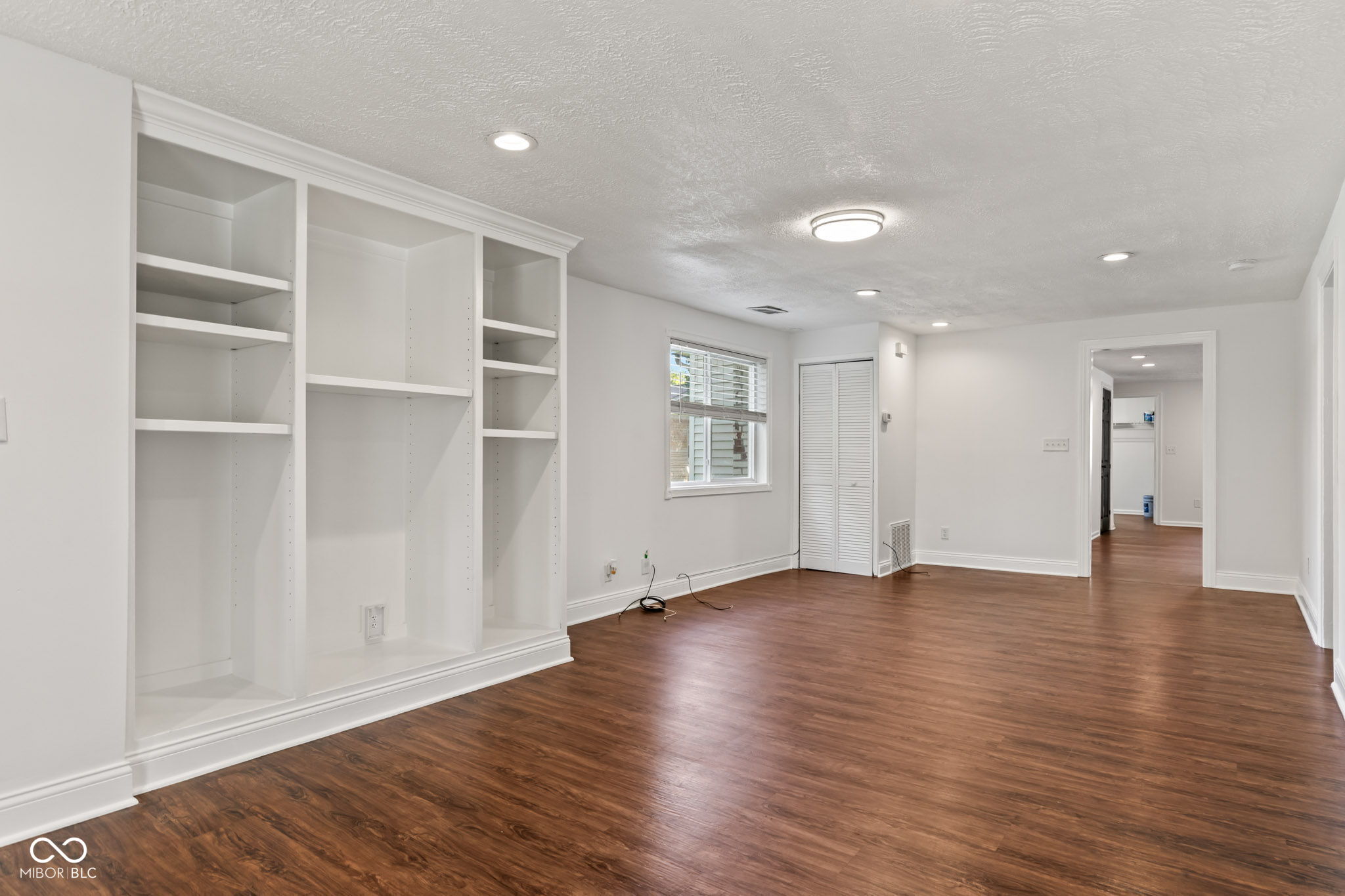 240 W Edgewood Avenue