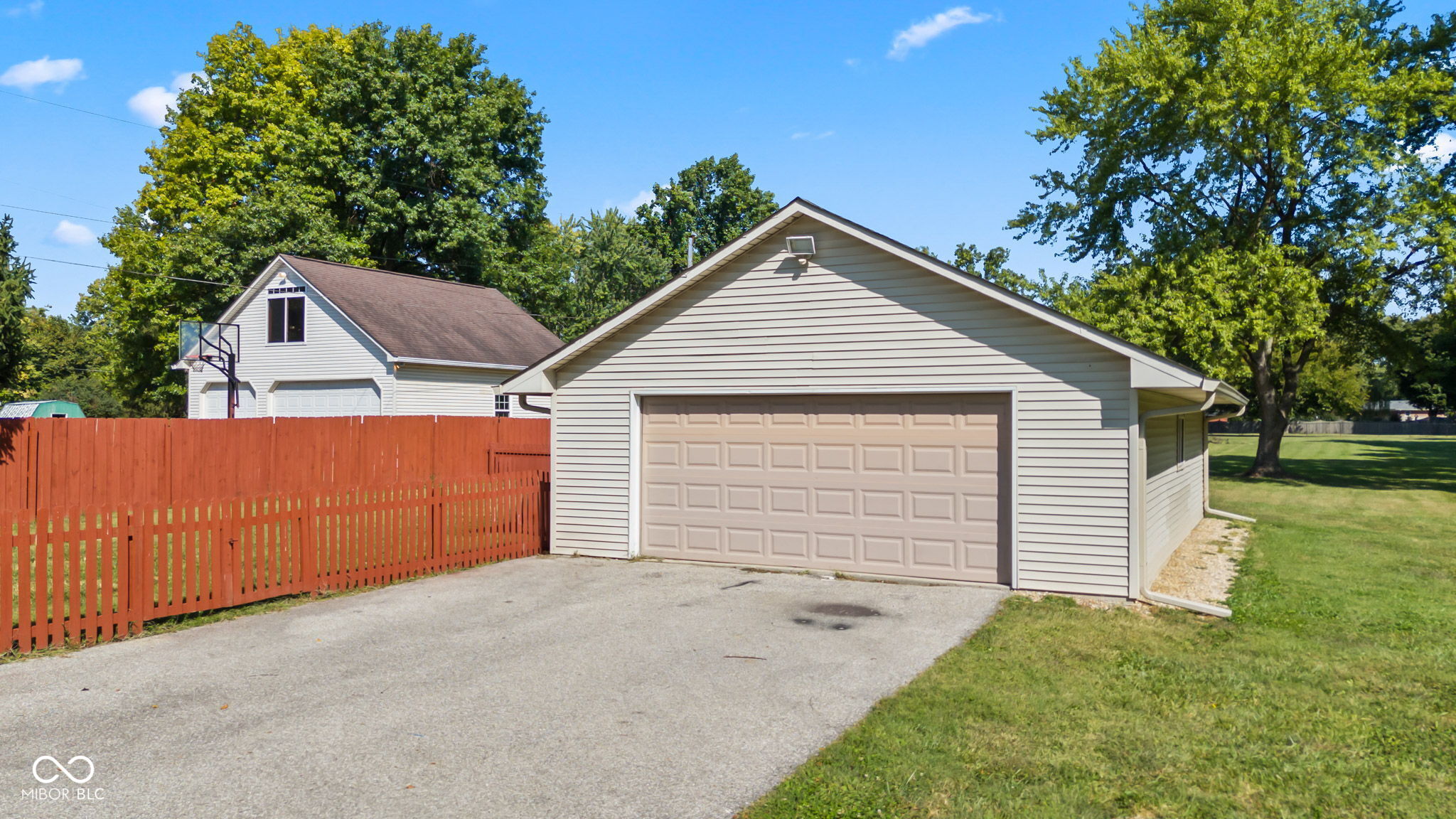 240 W Edgewood Avenue
