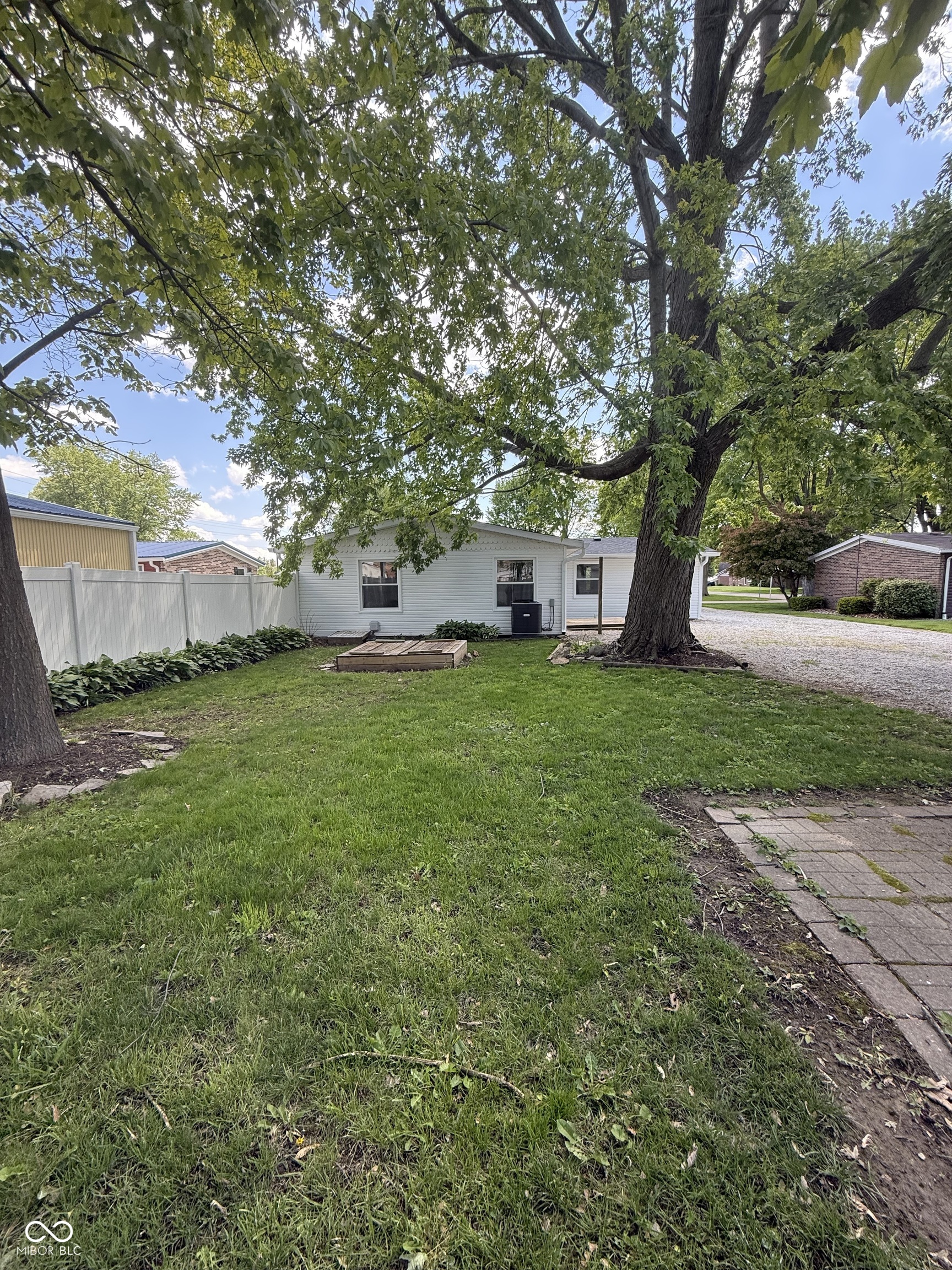 806 E Hall Street