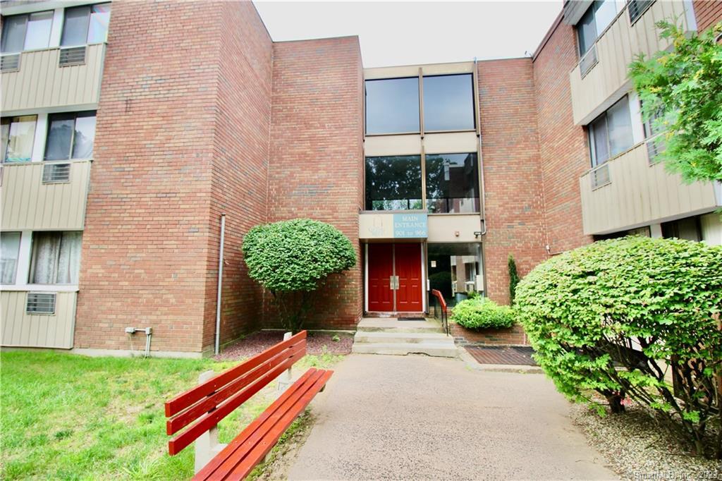 904 High Path Road 904