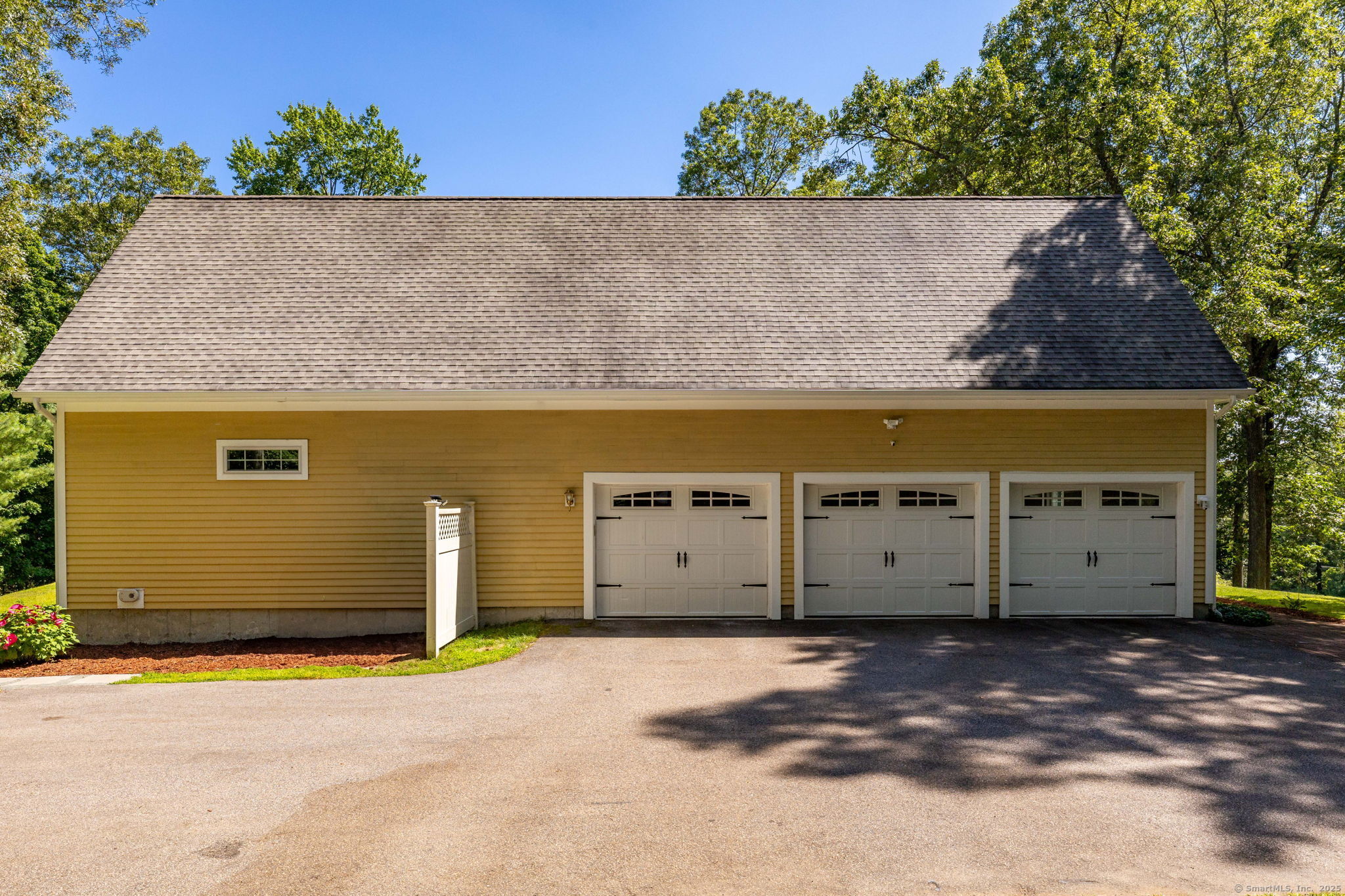 11 Eastland Drive