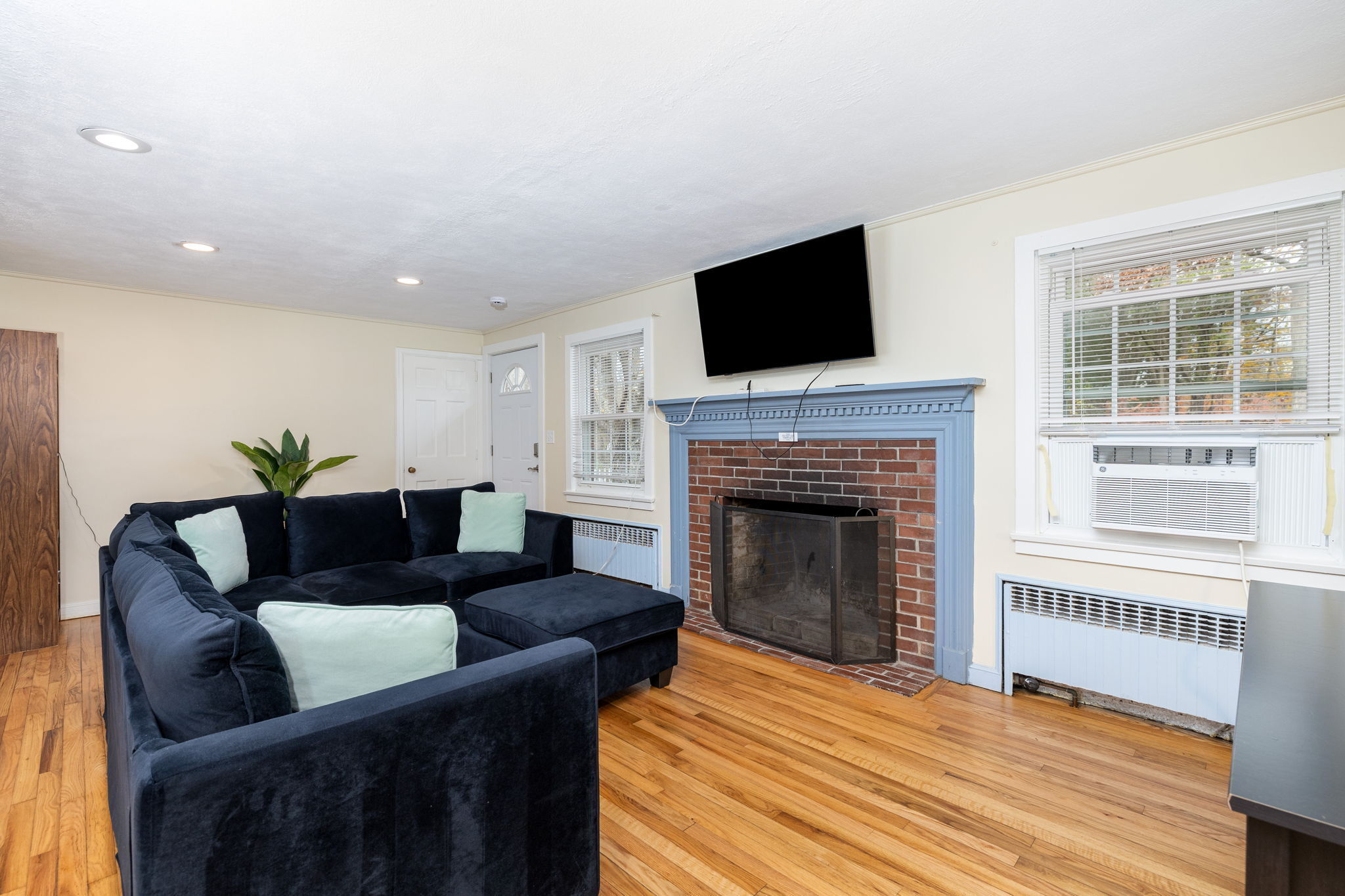 9 Storrs Heights Road