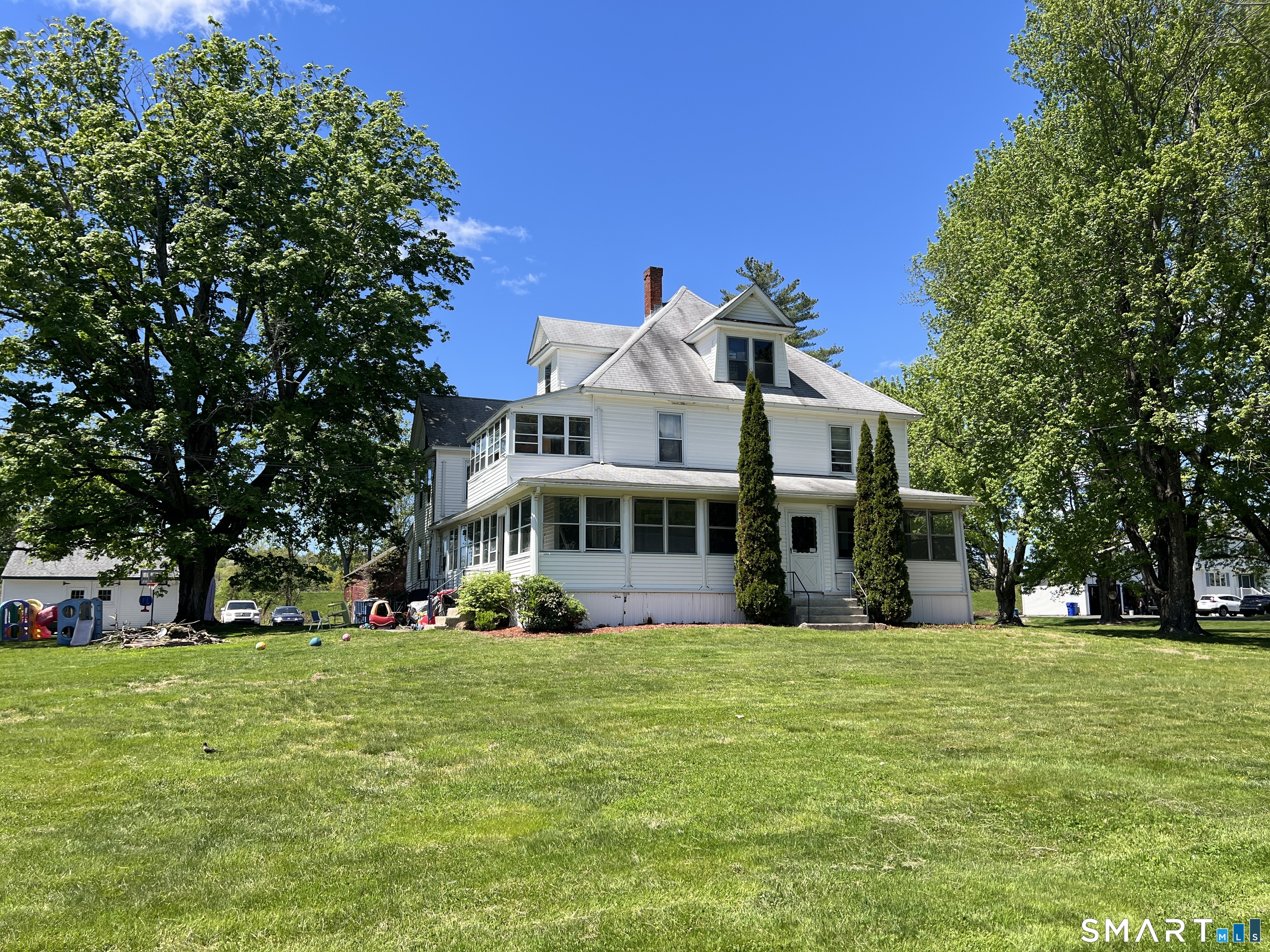 257 Tunxis Avenue
