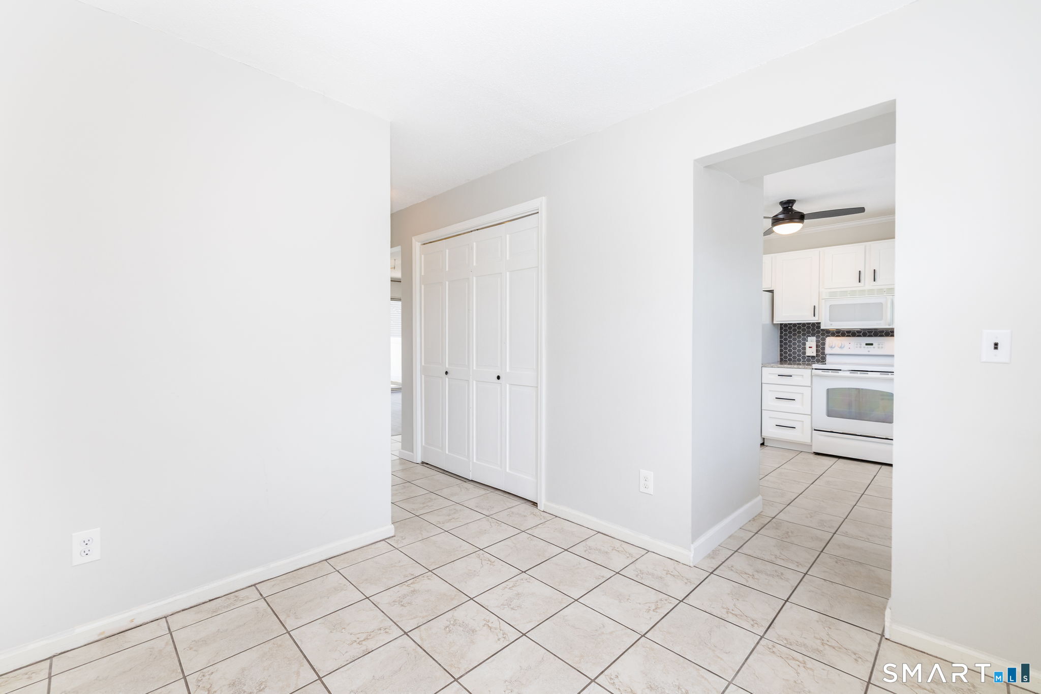 402 Mariners Walk Unit: 402