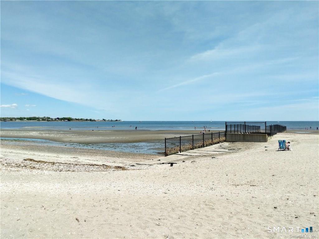 402 Mariners Walk Unit: 402