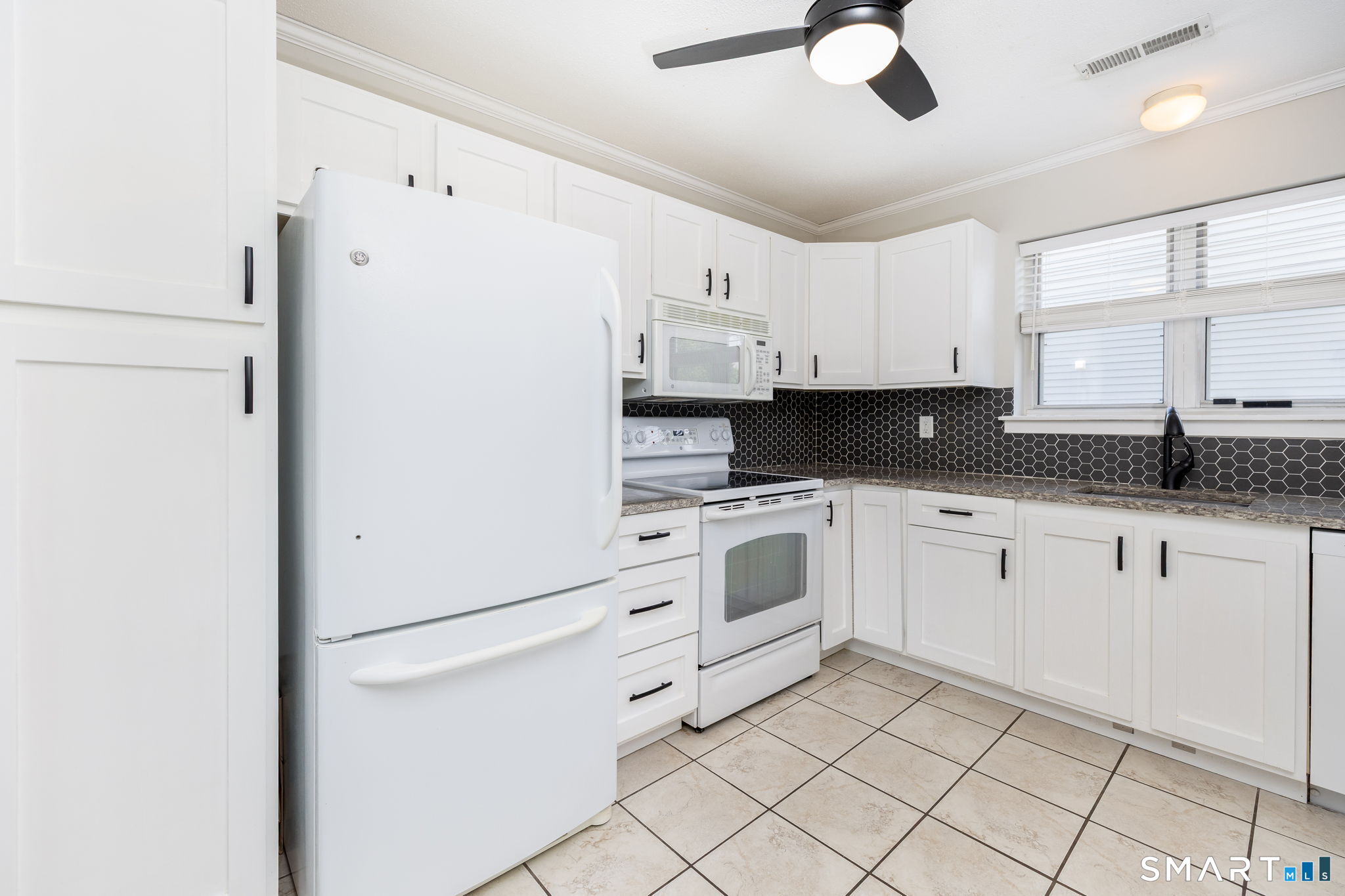 402 Mariners Walk Unit: 402