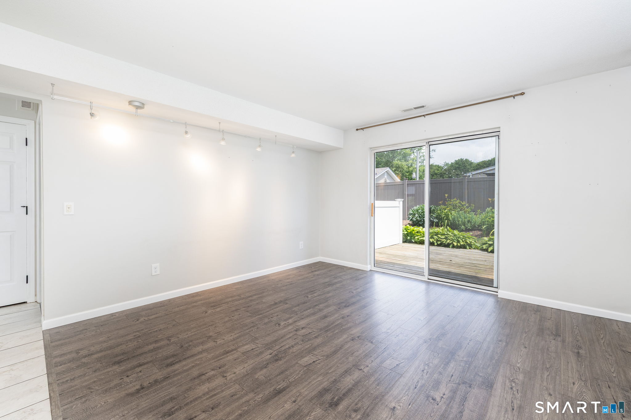 402 Mariners Walk Unit: 402