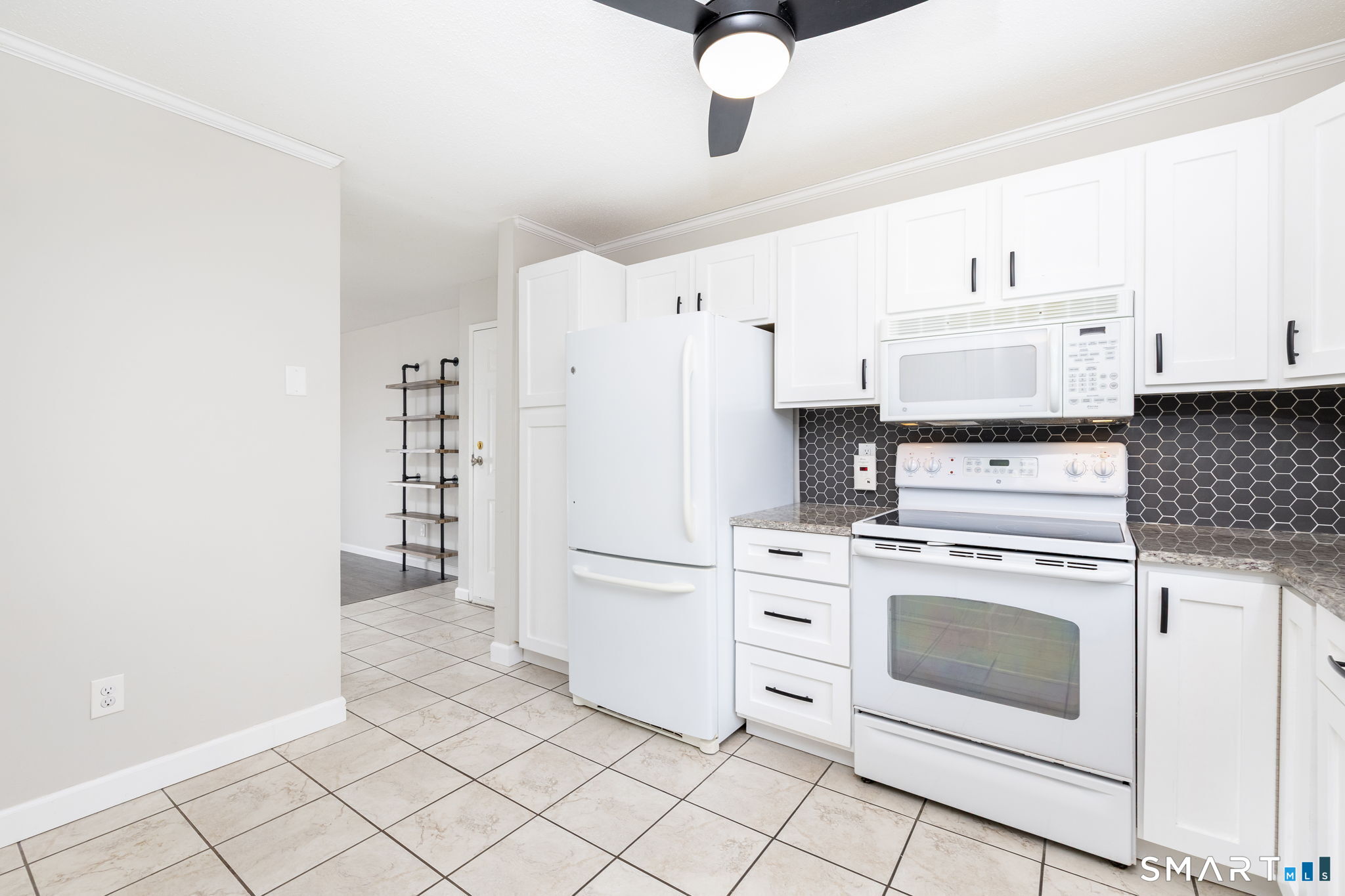 402 Mariners Walk Unit: 402
