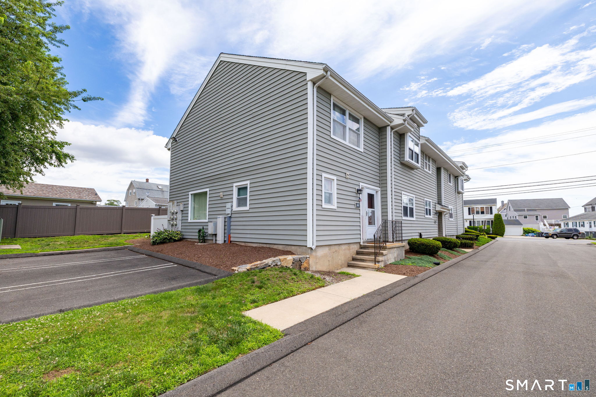 402 Mariners Walk Unit: 402